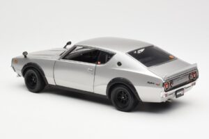 Nissan Skyline 2000 GT-R KPGC110 Sudrabs Kyosho 1:18 08255S Metāls — attēls 7 no 8