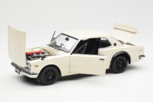 Nissan Skyline 2000 GT-R KPGC110 Balts Kyosho 1:18 08127W Metāls — attēls 2 no 8
