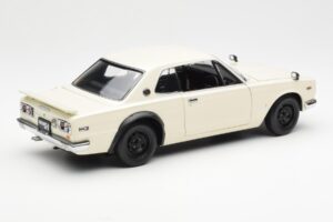 Nissan Skyline 2000 GT-R KPGC110 Balts Kyosho 1:18 08127W Metāls — attēls 3 no 8