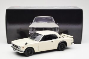 Nissan Skyline 2000 GT-R KPGC110 Balts Kyosho 1:18 08127W Metāls — attēls 8 no 8