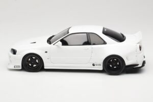 Nissan Skyline GT-R BNR34 by KRC Pearl White Otto 1:18 OT1135 Sveķi — attēls 3 no 6