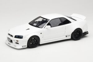 Nissan Skyline GT-R BNR34 by KRC Pearl White Otto 1:18 OT1135 Sveķi