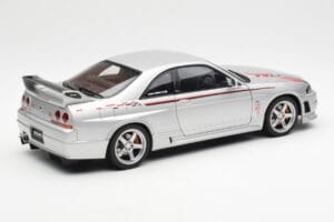 Nissan Skyline GT-R R33 R-Tune Sudrabs AUTOart 1:18 77326 Metāls — attēls 3 no 8