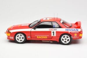 Nissan Skyline GT-R R32 #1 J. Richards / M. Skaife Bathurst 1000 Winner 1992 AUTOart 1:18 89279 Metāls — attēls 4 no 8