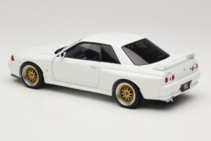 Nissan Skyline GT-R R32 V-Spec II Tuned Crystal White AUTOart 1:18 77416 Metāls — attēls 7 no 8