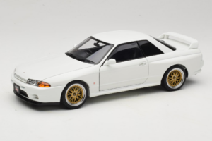 Nissan Skyline GT-R R32 V-Spec II Tuned Crystal White AUTOart 1:18 77416 Metāls