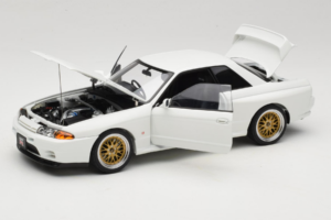 Nissan Skyline GT-R R32 V-Spec II Tuned Crystal White AUTOart 1:18 77416 Metāls — attēls 2 no 8