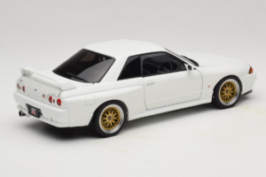 Nissan Skyline GT-R R32 V-Spec II Tuned Crystal White AUTOart 1:18 77416 Metāls — attēls 3 no 8