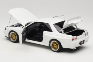 Nissan Skyline GT-R R32 V-Spec II Tuned Crystal White AUTOart 1:18 77416 Metāls — attēls 5 no 8