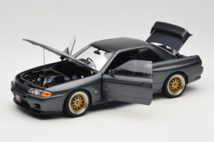 Nissan Skyline GT-R R32 V-Spec II Tuned Gun Grey Metallic AUTOart 1:18 77417 Metāls — attēls 2 no 8