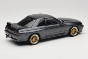 Nissan Skyline GT-R R32 V-Spec II Tuned Gun Grey Metallic AUTOart 1:18 77417 Metāls — attēls 3 no 8