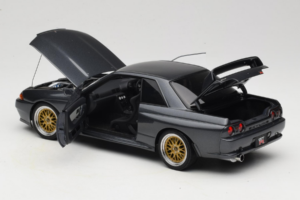 Nissan Skyline GT-R R32 V-Spec II Tuned Gun Grey Metallic AUTOart 1:18 77417 Metāls — attēls 5 no 8