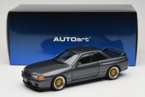 Nissan Skyline GT-R R32 V-Spec II Tuned Gun Grey Metallic AUTOart 1:18 77417 Metāls — attēls 8 no 8