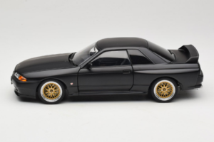 Nissan Skyline GT-R R32 V-Spec II Tuned Version Matt Black AUTOart 1:18 77418 Metāls — attēls 4 no 8