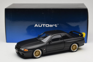 Nissan Skyline GT-R R32 V-Spec II Tuned Version Matt Black AUTOart 1:18 77418 Metāls — attēls 8 no 8