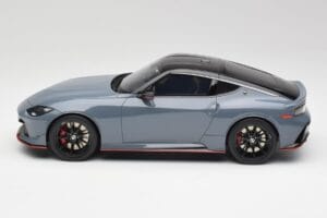 Nissan Z RZ34 NISMO Stealth Pelēks GT Spirit 1:18 GT484 Sveķi — attēls 3 no 6