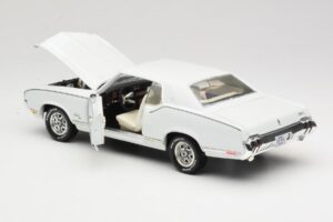 Oldsmobile Cutlass SX Balts ERTL 1:18 33775 Metāls — attēls 5 no 8