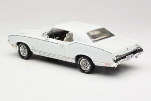 Oldsmobile Cutlass SX Balts ERTL 1:18 33775 Metāls — attēls 7 no 8