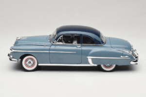 Oldsmobile 88 Zils Grease Auto World 1:18 AWSS103/06 Metāls — attēls 4 no 8