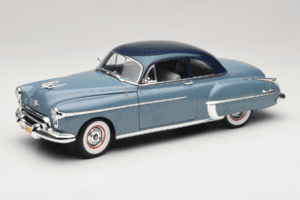 Oldsmobile 88 Zils Grease Auto World 1:18 AWSS103/06 Metāls