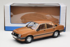 Opel Ascona C Berlina Beige Metallic MCG 1:18 MCG18459 Metāls — attēls 6 no 6