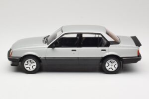 Opel Ascona C SR Sudrabs MCG 1:18 MCG18460 Metāls — attēls 3 no 6