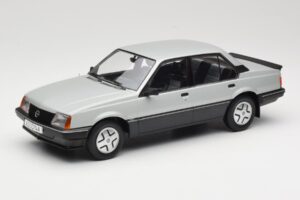 Opel Ascona C SR Sudrabs MCG 1:18 MCG18460 Metāls