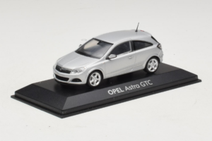 Opel Astra H GTC Sudrabs Minichamps 1:43 ASTRA003 Metāls — attēls 2 no 4