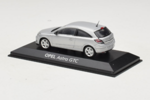 Opel Astra H GTC Sudrabs Minichamps 1:43 ASTRA003 Metāls — attēls 3 no 4