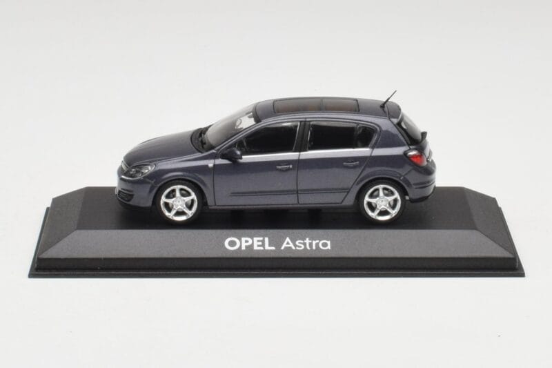 Opel Astra H Tumši Zils Minichamps 1:43 B24910027-A1 Metāls