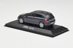 Opel Astra H Pelēks Minichamps 1:43 B24910027A Metāls — attēls 3 no 4