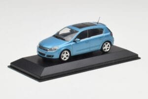 Opel Astra H Gaiši Zils Minichamps 1:43 400043001 Metāls — attēls 2 no 4