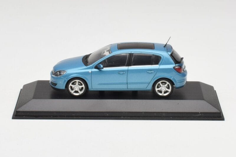 Opel Astra H Gaiši Zils Minichamps 1:43 400043001 Metāls