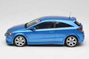 Opel Astra H OPC Arden Blue Otto 1:18 OT473 Sveķi — attēls 3 no 6