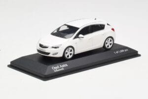 Opel Astra J Balts Minichamps 1:43 400049001 Metāls — attēls 2 no 4