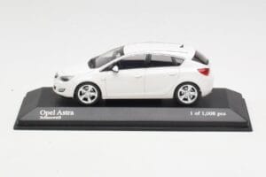 Opel Astra J Balts Minichamps 1:43 400049001 Metāls