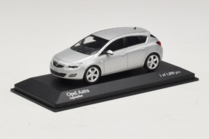 Opel Astra J Sudrabs Minichamps 1:43 400049000 Metāls — attēls 2 no 4