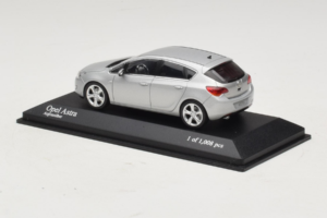 Opel Astra J Sudrabs Minichamps 1:43 400049000 Metāls — attēls 3 no 4