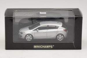 Opel Astra J Sudrabs Minichamps 1:43 400049000 Metāls — attēls 4 no 4