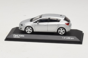 Opel Astra J Sudrabs Minichamps 1:43 400049000 Metāls