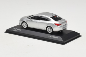 Opel Astra J Sudrabs Minichamps 1:43 410042000 Metāls — attēls 3 no 5