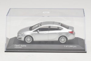 Opel Astra J Sudrabs Minichamps 1:43 410042000 Metāls — attēls 4 no 5