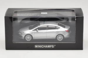 Opel Astra J Sudrabs Minichamps 1:43 410042000 Metāls — attēls 5 no 5