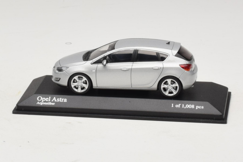 Opel Astra J Sudrabs Minichamps 1:43 400049000 Metāls