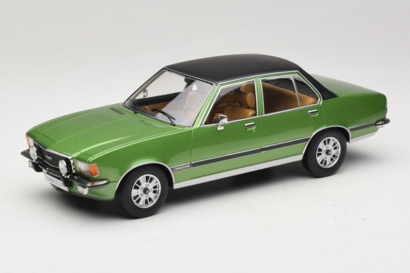 Opel Commodore B Zaļš MCG 1:18 MCG18565 Metāls