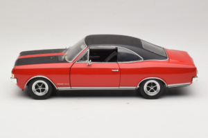 Opel Commodore GS/E Sarkans Revell 1:18 8826 Metāls — attēls 4 no 8