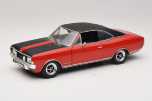 Opel Commodore GS/E Sarkans Revell 1:18 8826 Metāls