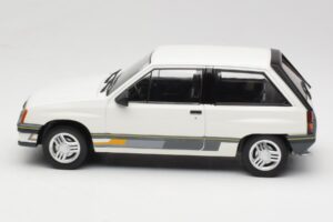 Opel Corsa A Sprint Balts MCG 1:18 MCG18432 Metāls — attēls 3 no 6