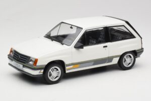 Opel Corsa A Sprint Balts MCG 1:18 MCG18432 Metāls