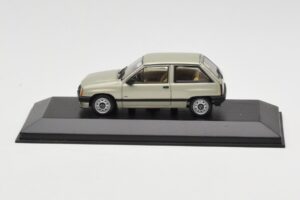 Opel Corsa A Swing Zaļš Minichamps 1:43 400045002 Metāls